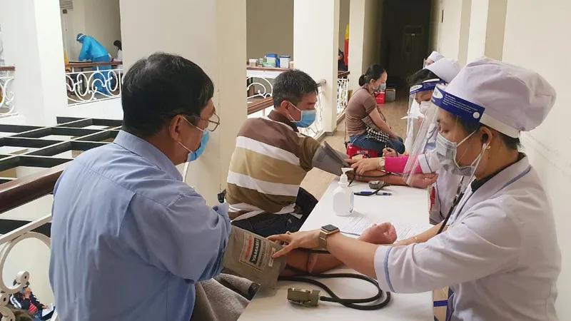 Lâm Đồng bắt đầu tiêm vaccine phòng Covid-19 cho lái xe, phụ xe tải
