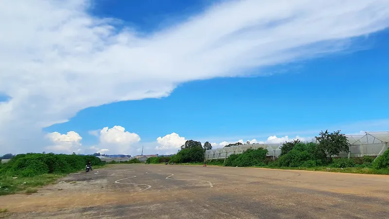 Đà Lạt trưng dụng sân bay Cam Ly làm kho bãi giao nhận hàng hóa