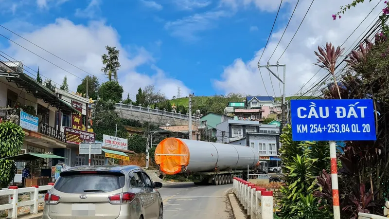 Dừng vận chuyển thiết bị nhà máy điện gió từ Khánh Hòa lên Lâm Đồng để phòng dịch