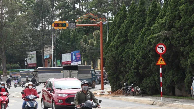 Đà Lạt bắt đầu lắp đèn xanh, đèn đỏ