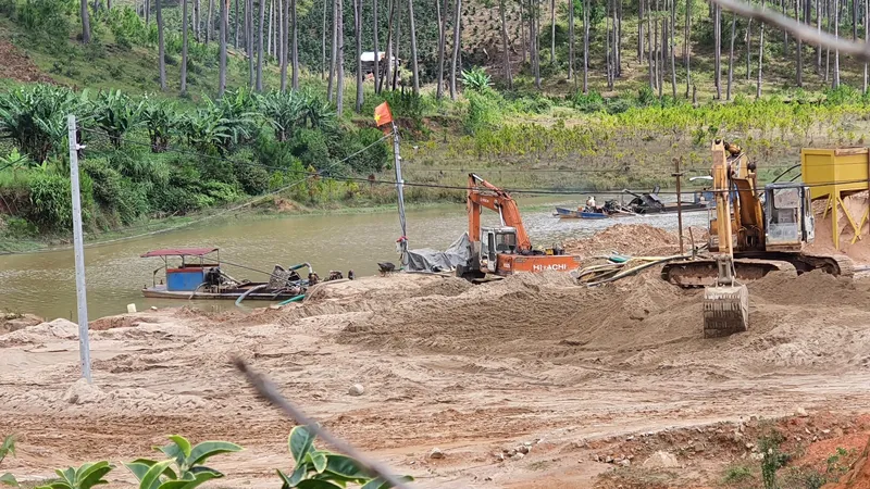 Sau phản ánh của Báo SGGP: Đình chỉ khai thác cát, thanh tra toàn diện khu vực liên quan 