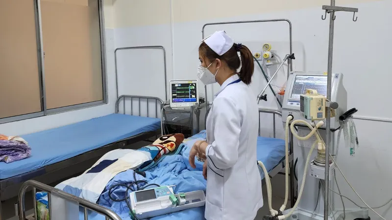 Cháu bé 2 tuổi chấn thương sọ não nguy kịch nghi bị bạo hành