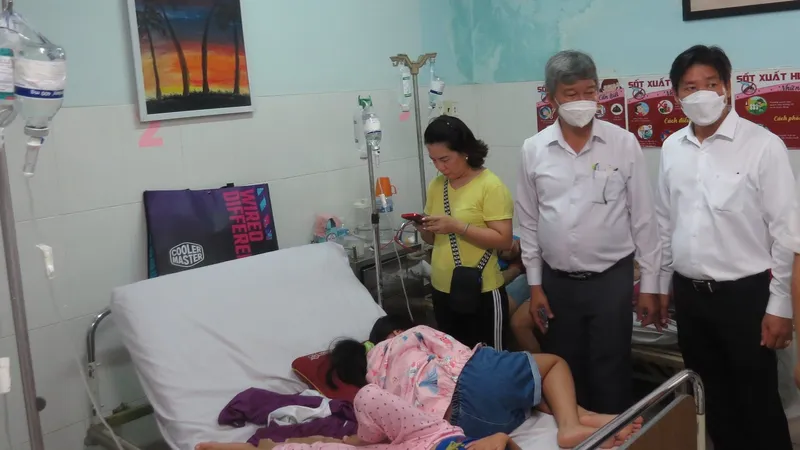 Vụ nghi ngộ độc tại Trường Ischool Nha Trang: Số trường hợp nhập viện tăng nhanh