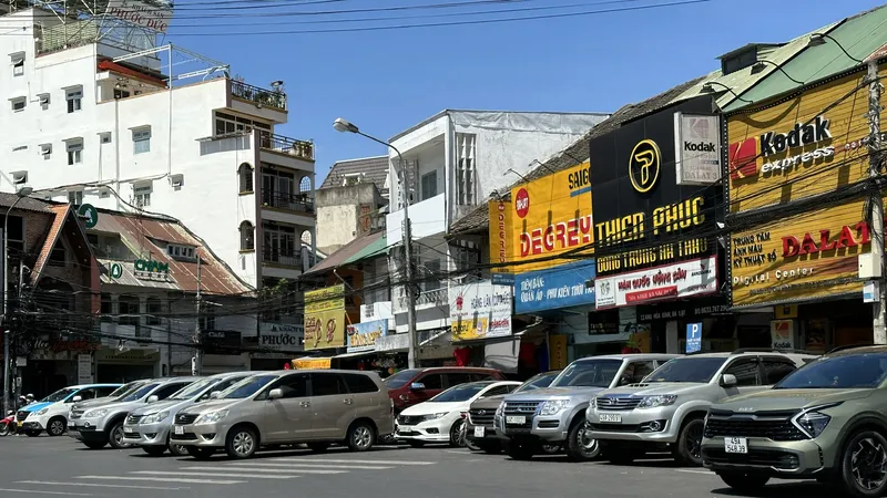 Đà Lạt: Người trúng đấu giá điểm giữ xe ô tô xin trả lại mặt bằng