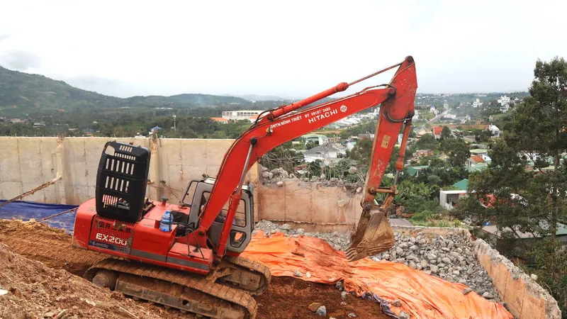 Vụ chủ tịch UBND phường bị tạm đình chỉ công tác: Phạt chủ đầu tư taluy không phép 45 triệu đồng