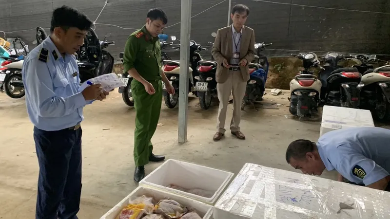 Đà Lạt: Phát hiện thêm cơ sở trữ hơn 200kg thực phẩm đông lạnh không rõ nguồn gốc