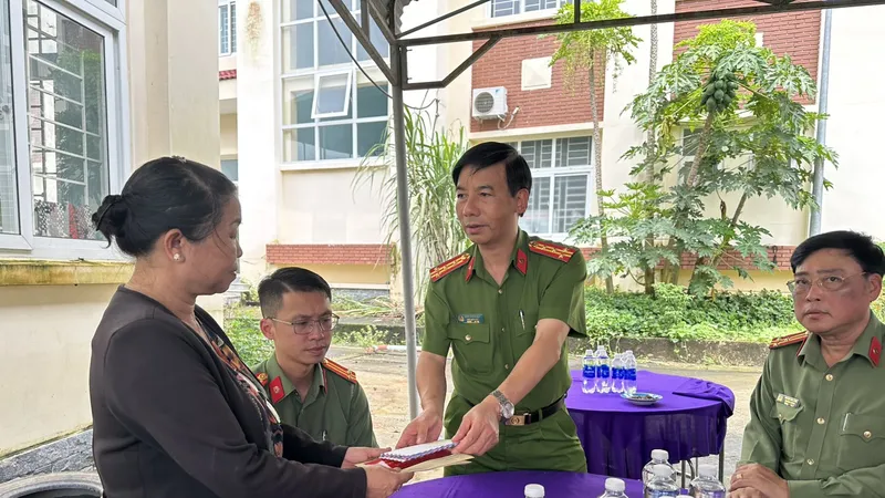 Vụ sạt lở đèo Bảo Lộc: Đề nghị truy tặng Huân chương dũng cảm cho thanh niên giúp CSGT 