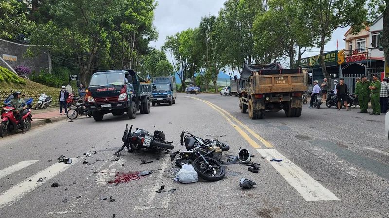 Đà Lạt: Xe máy tông nhau biến dạng, 1 người tử vong, 1 người nguy kịch