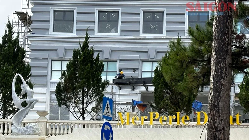 Vụ Merperle Dalat Hotel xây "lụi" 4.450m²: Bị đình chỉ nhưng vẫn rầm rộ hoàn thiện