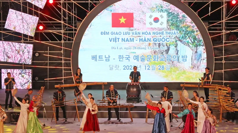 Giao lưu văn hóa nghệ thuật Việt Nam - Hàn Quốc tại Đà Lạt