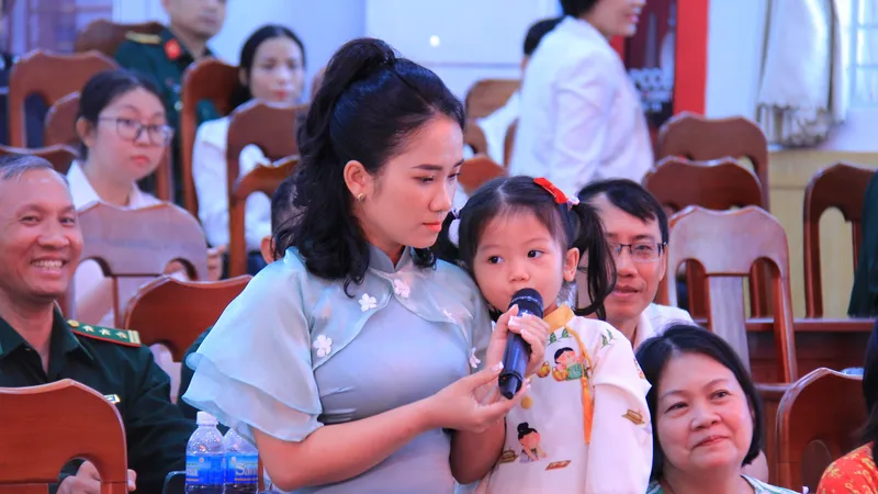 Khánh Hòa: Chúc tết trực tuyến cán bộ, chiến sĩ, người dân huyện đảo Trường Sa
