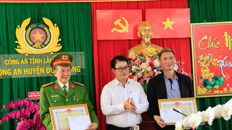 Lâm Đồng: Khen thưởng tập thể, cá nhân phá nhanh vụ án cướp ngân hàng