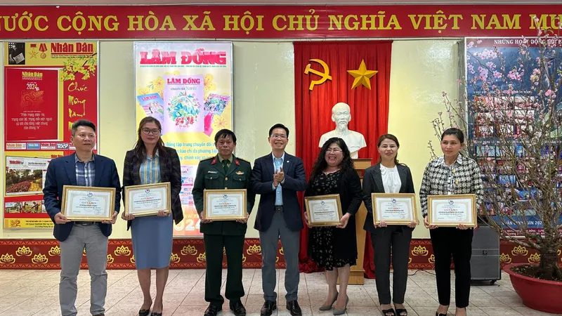 Ấn phẩm báo xuân tại Lâm Đồng đưa phục vụ chiến sĩ Trường Sa