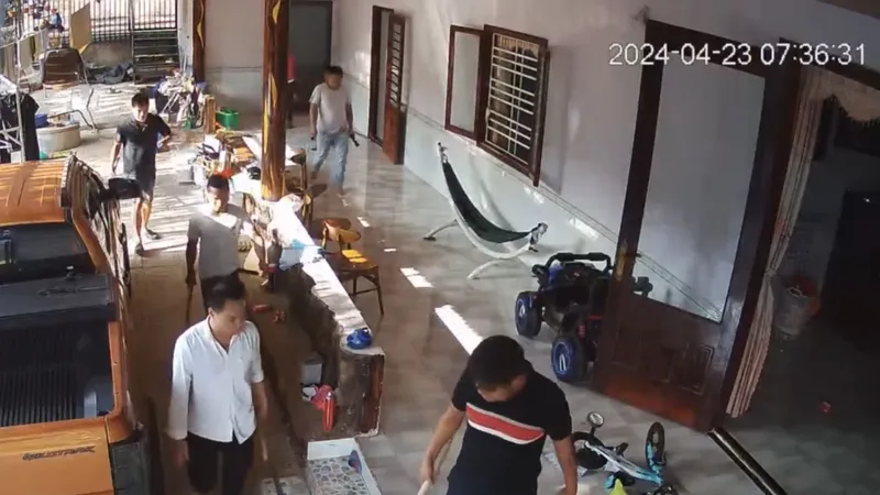 Ngang nhiên mang dao xông vào nhà chém thương tích 2 người giữa ban ngày