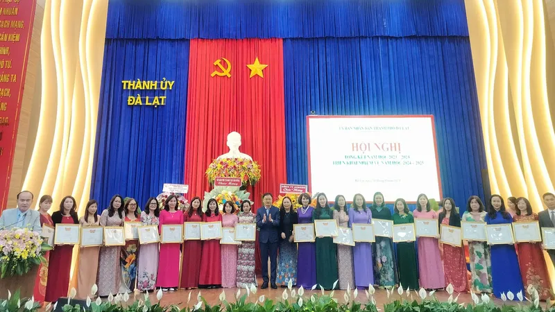 Đà Lạt khen thưởng các tập thể, cá nhân có thành tích trong công tác giáo dục