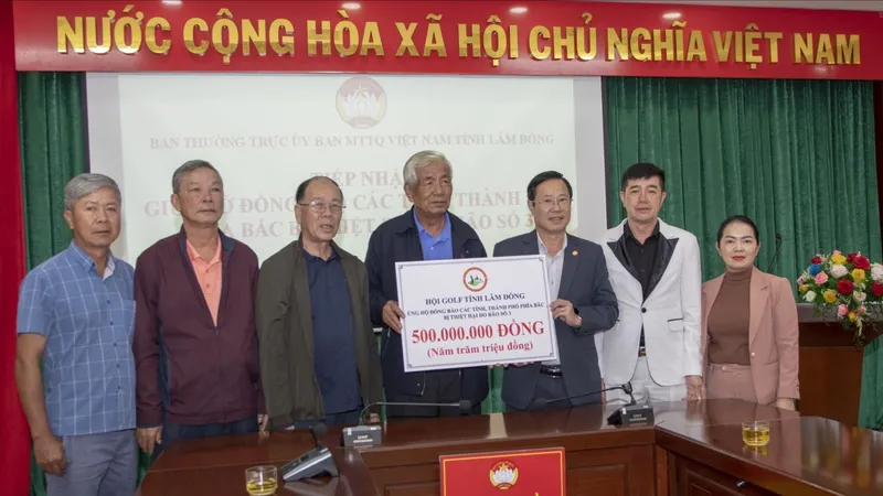 Hội Golf Lâm Đồng ủng hộ 500 triệu đồng giúp đỡ người dân bị ảnh hưởng bão số 3