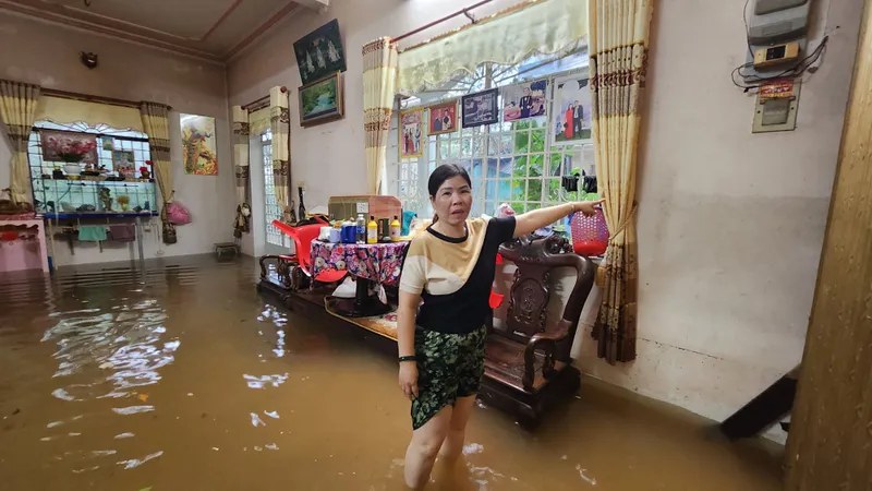 Mưa hơn 1 giờ đồng hồ, TP Bảo Lộc lại bị ngập sâu