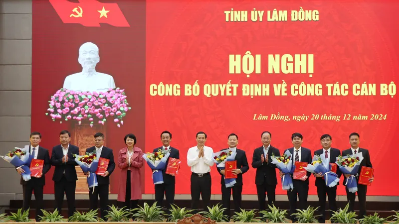 Lâm Đồng công bố điều động nhiều cán bộ