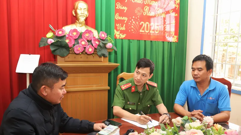 Nam thanh niên tìm người trả lại 240 triệu đồng do chuyển nhầm vào tài khoản