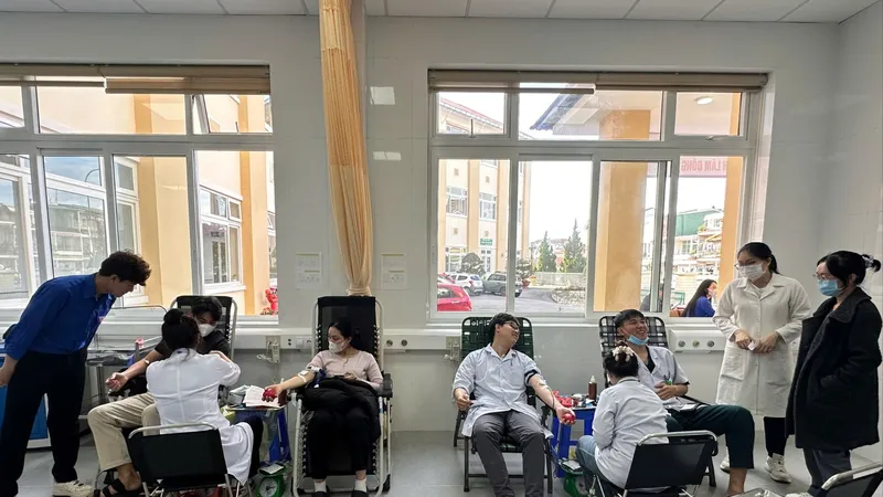 Lâm Đồng: Bác sĩ, điều dưỡng tham gia hiến 150 đơn vị máu 