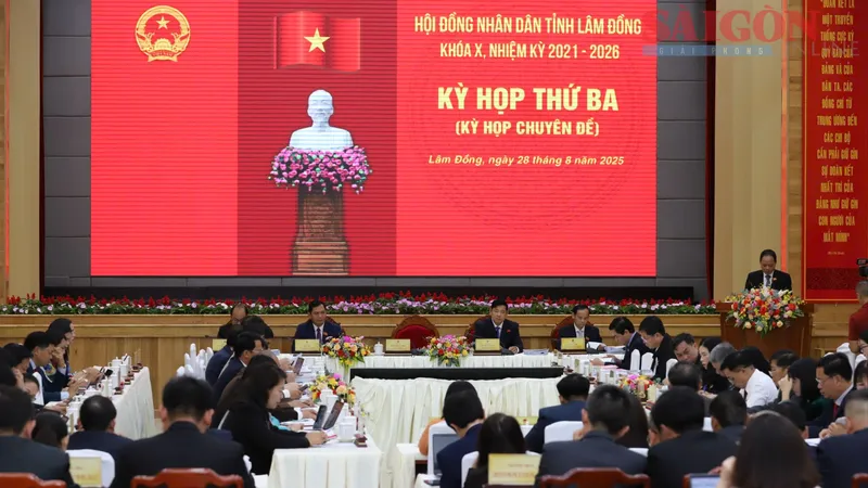 HĐND tỉnh Lâm Đồng họp kết hợp trực tuyến để thích ứng với tình hình mới