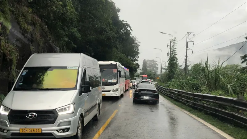Phương tiện ì ạch qua đèo Bảo Lộc ngày cuối kỳ nghỉ lễ