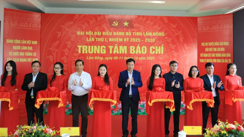 Khai trương trung tâm báo chí phục vụ Đại hội đại biểu Đảng bộ tỉnh Lâm Đồng lần thứ I 