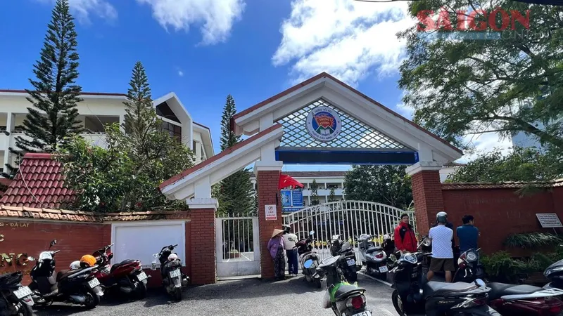 Lâm Đồng: Tiếp tục tạm đình chỉ hiệu trưởng trường tiểu học liên quan vụ thực phẩm "bẩn”