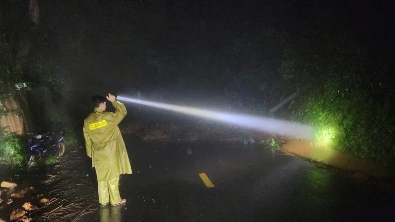 Lâm Đồng: Đèo Gia Bắc sạt lở nhiều điểm, cấm phương tiện lưu thông