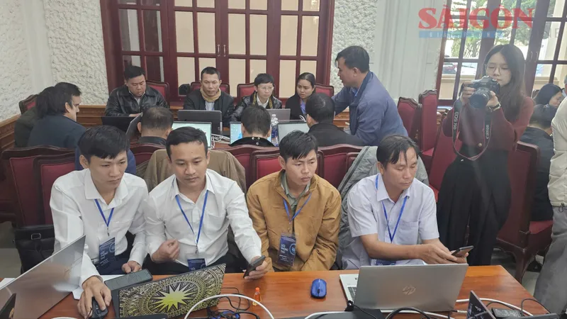 Các đội tuyển tham gia thi phát hiện và vá lỗ hổng, phòng thủ hệ thống an ninh mạng