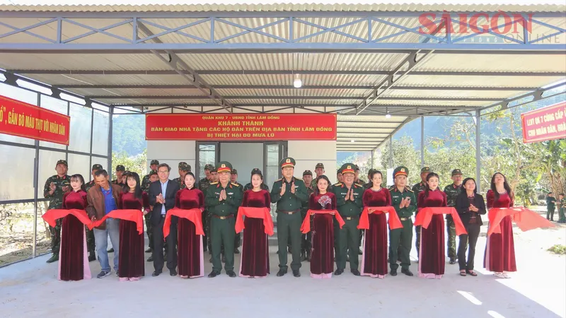 Quân khu 7 bàn giao 4 căn nhà cho người dân vùng lũ Lâm Đồng