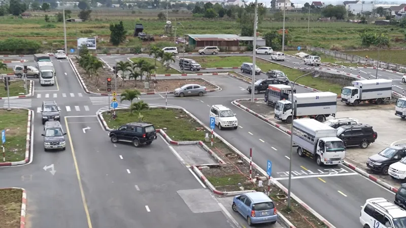 Nhiều giáo viên dạy lái xe không vượt qua kỳ kiểm tra thực hành