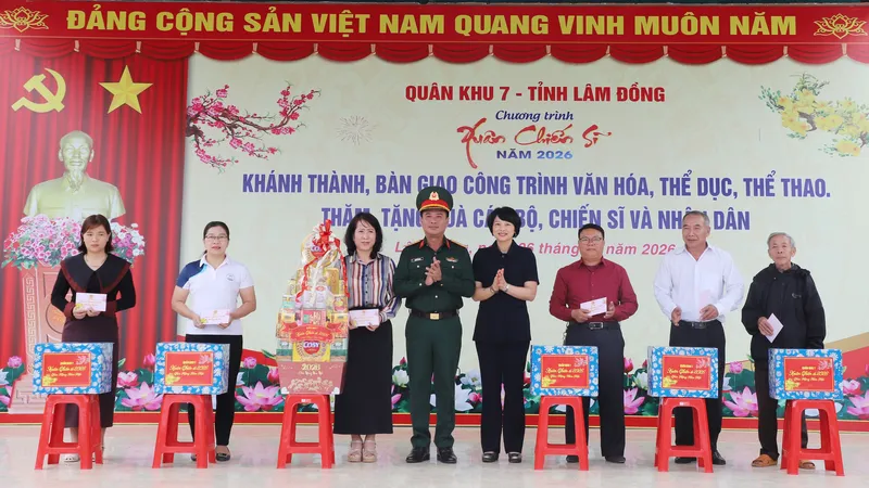 Quân khu 7 bàn giao nhà sinh hoạt cộng đồng vùng biên giới Lâm Đồng