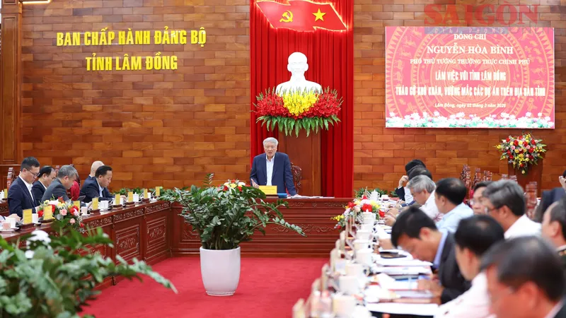 Phó Thủ tướng Thường trực Nguyễn Hòa Bình: Tháo gỡ vướng mắc các dự án để tăng nguồn lực xã hội