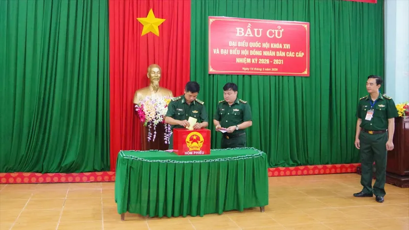 Các đơn vị lực lượng vũ trang bầu cử sớm