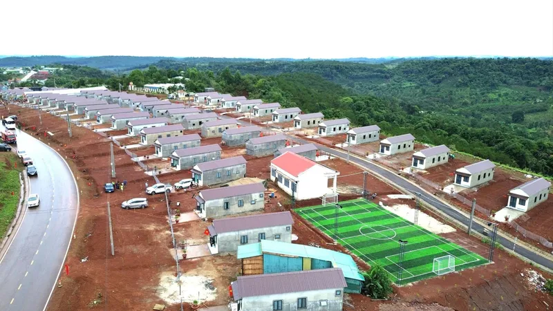 Bàn giao 60 căn nhà cho người dân vùng biên Lâm Đồng