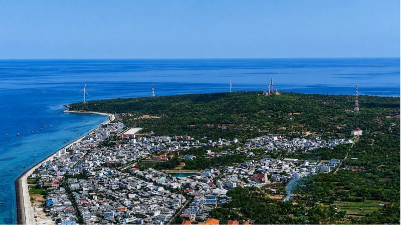Phát triển điện mặt trời ở Đặc khu Phú Quý