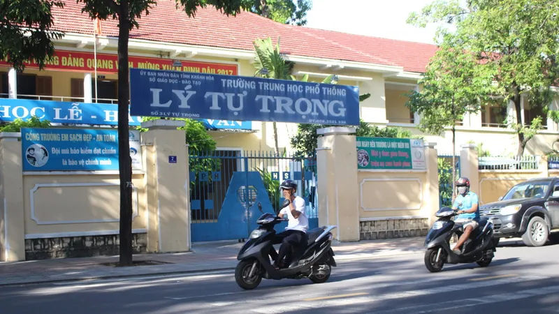 Học giỏi tuyệt đối vẫn “lọt sổ” trường công lập