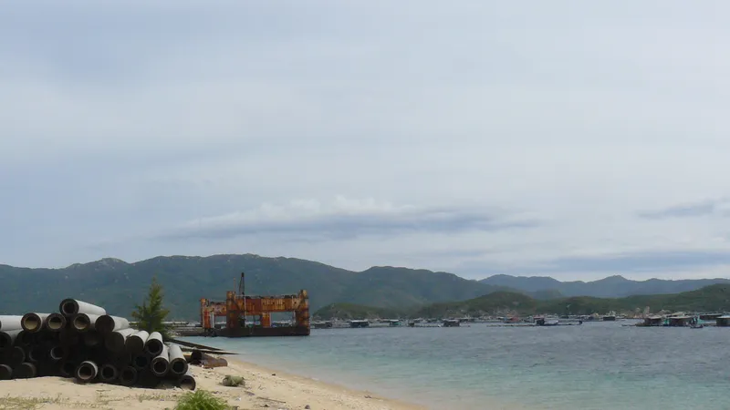 Tạm ngừng chuyển đổi đất đặc khu Vân Phong
