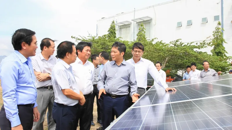 Lãnh đạo Bộ Công thương kiểm tra dự án điện mặt trời tại Ninh Thuận