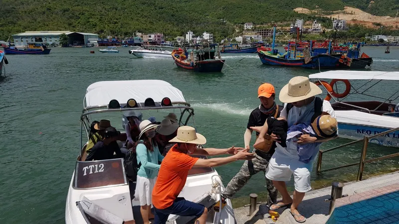 Khách đi tour biển đảo Nha Trang tăng đột biến