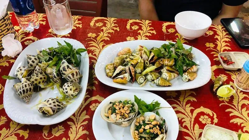 Khách "tố" nhà hàng tính giá ốc hương 1,8 triệu đồng/kg