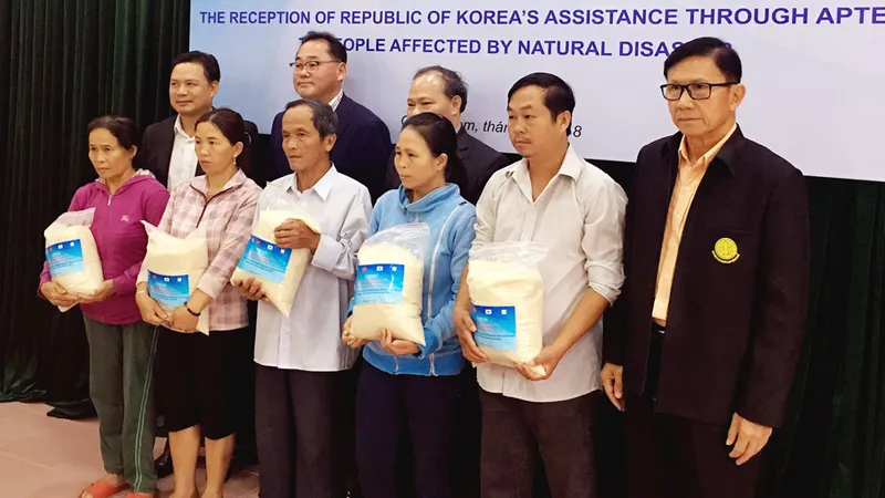 Hàn Quốc hỗ trợ 10.000 tấn gạo cho người dân Việt Nam bị thiên tai