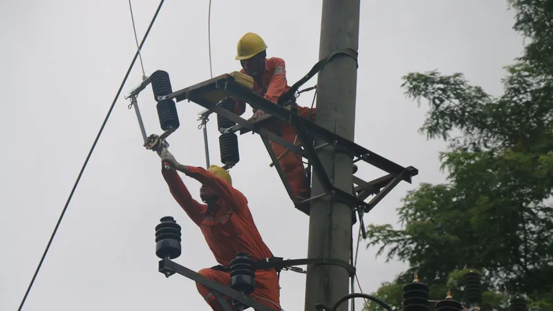 Tây Bắc vẫn đang mất điện vì mưa lũ