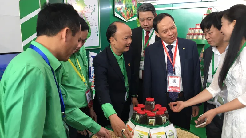 Thủ tướng Nguyễn Xuân Phúc chủ trì hội nghị tổng kết 10 năm “tam nông”