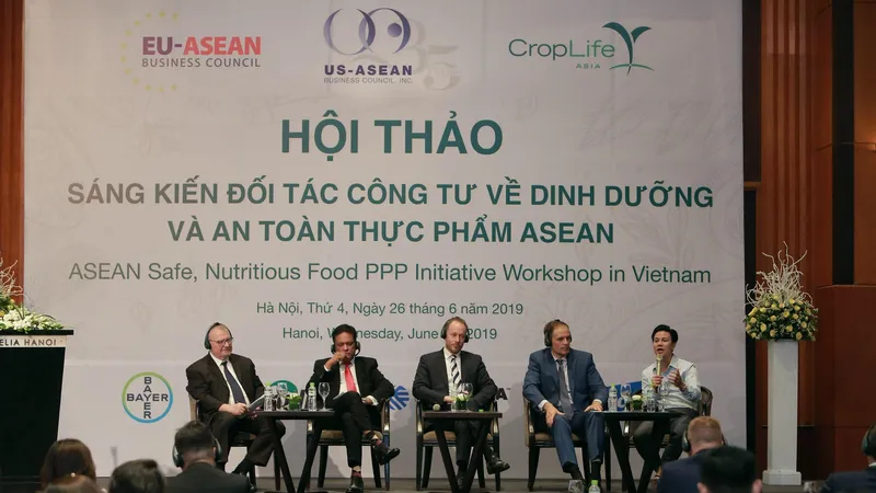 Các chuyên gia từ các hiệp hội tham gia thảo luận về đảm bảo an toàn thực phẩm tại Việt Nam