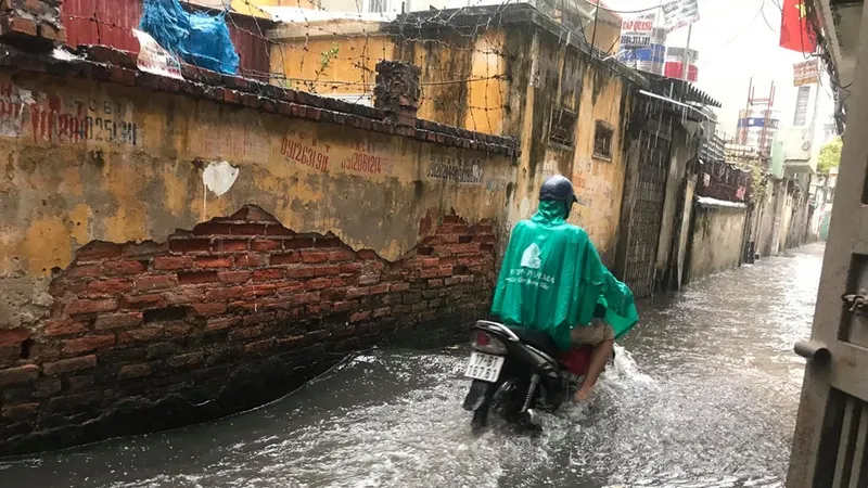 Miền Nam mưa xuống, lũ lên