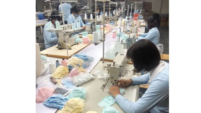 Bộ Công thương vào cuộc cùng doanh nghiệp sản xuất khẩu trang chống dịch