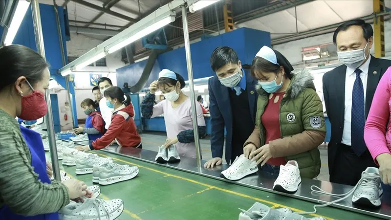 Đề nghị doanh nghiệp mua khẩu trang cho người lao động