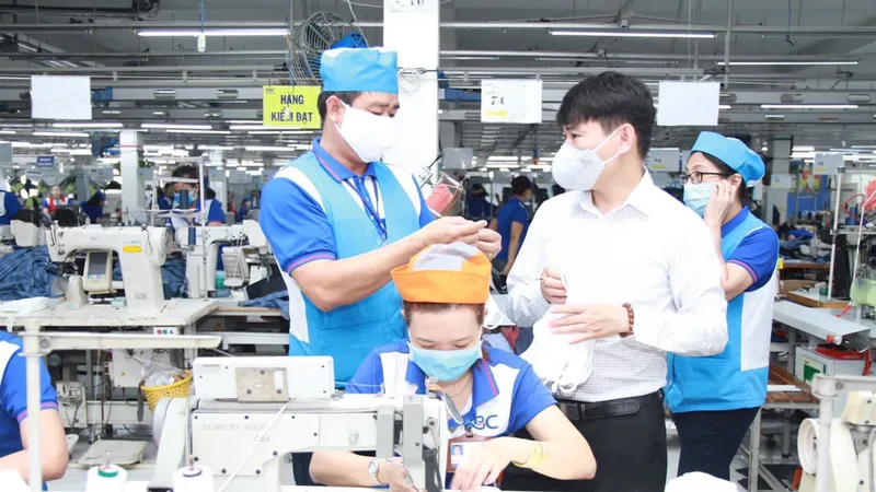 Vinatex sắp tung ra khẩu trang “song kiếm hợp bích”
